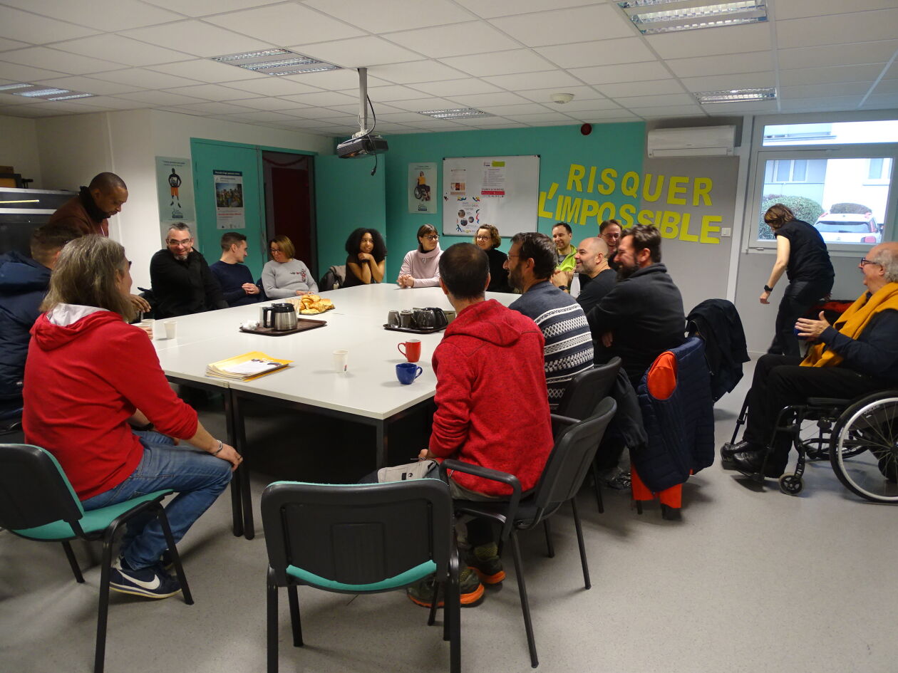 Lors d’un chantier solidaire avec la délégation de l’Ain d’APF France handicap, les équipes de nos agences de Lyon et Annecy ont participé à l’aménagement et la réorganisation de certains espaces de la délégation.