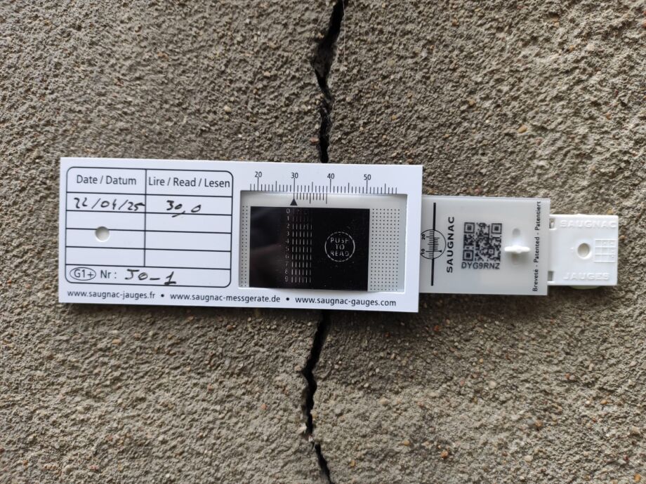 Jauge de suivi de fissure.