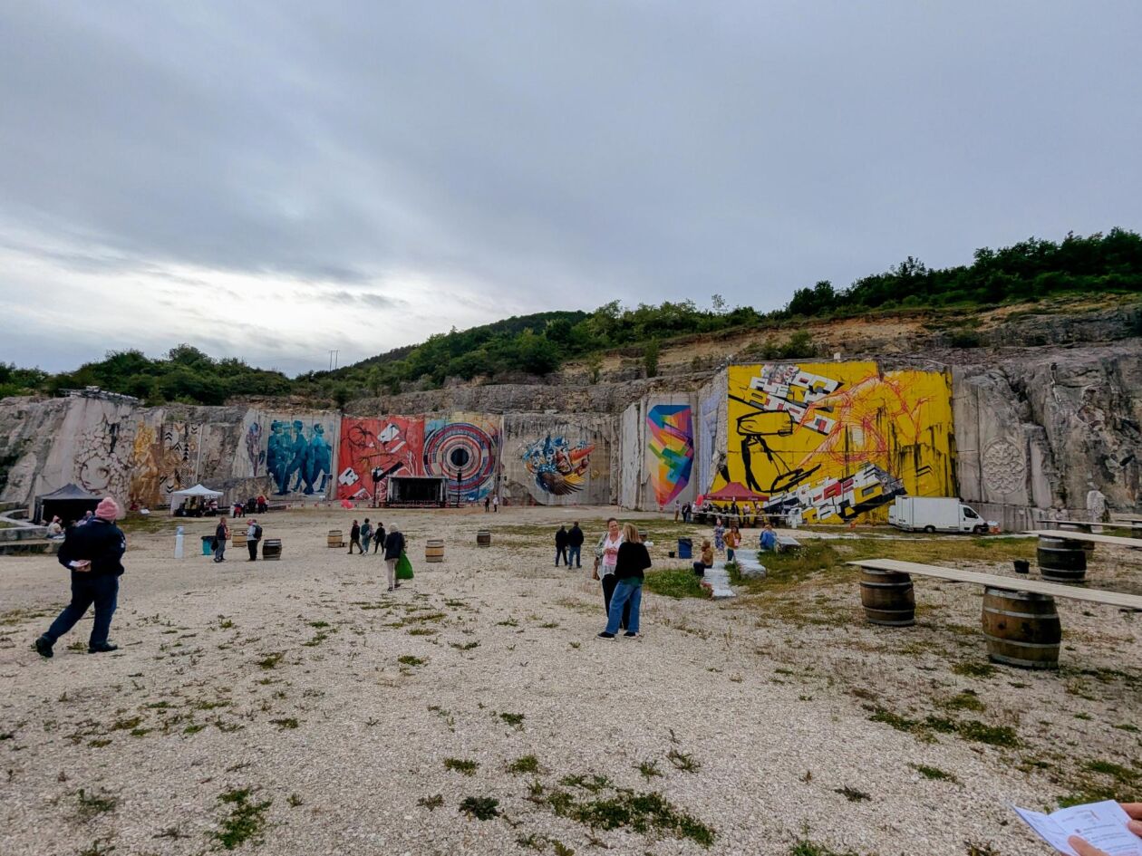 La Karrière® - Ancienne carrière de pierre réhabilitée en lieu artistique et culturel