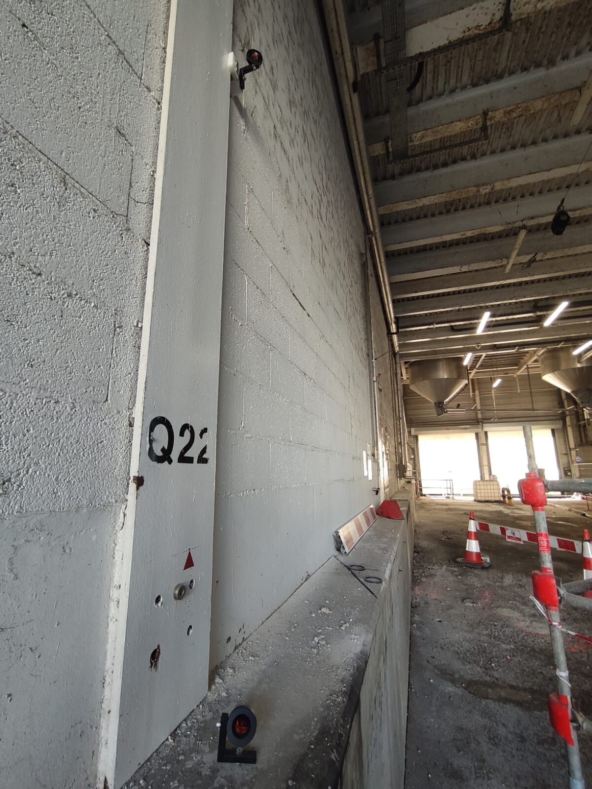 Cibles sur muret et structure pour une auscultation dans un site industriel